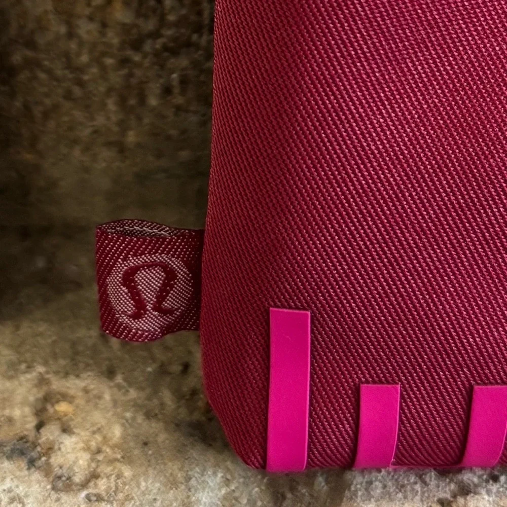 NWT Lululemon Clippable Card Pouch In Berry Rumble/Jewelled Magenta/Gold